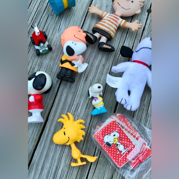 Lot Vintage PEANUTS Snoopy Charlie Brown & Gang Toys Figures Tin Outfit 50s 60s - Picture 3 of 13